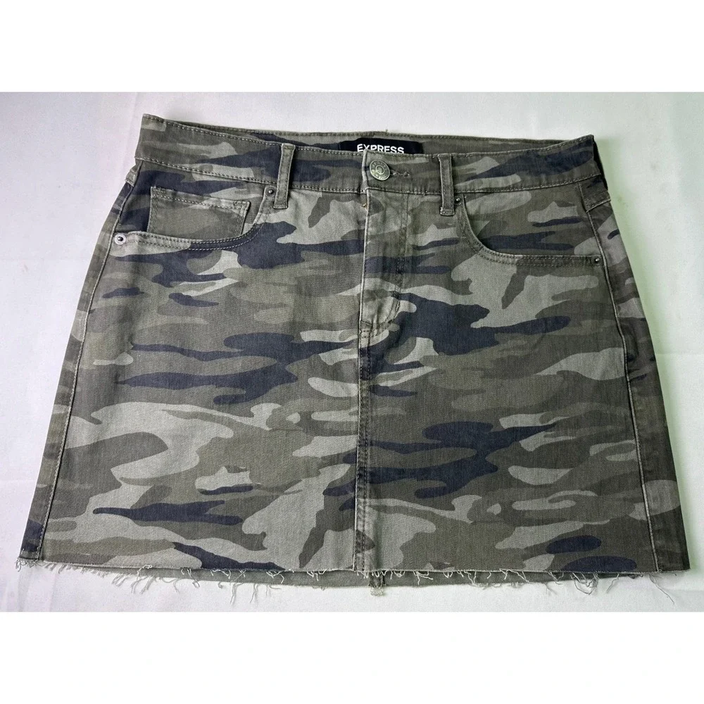 Express Camo Denim Mini Skirt Women Sz 6 Raw Hem Stretch Retro Y2K Cargo Utility - Picture 1 of 7
